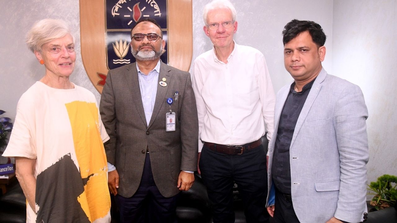 DU VC talks academic excellence, global ties with UK professors