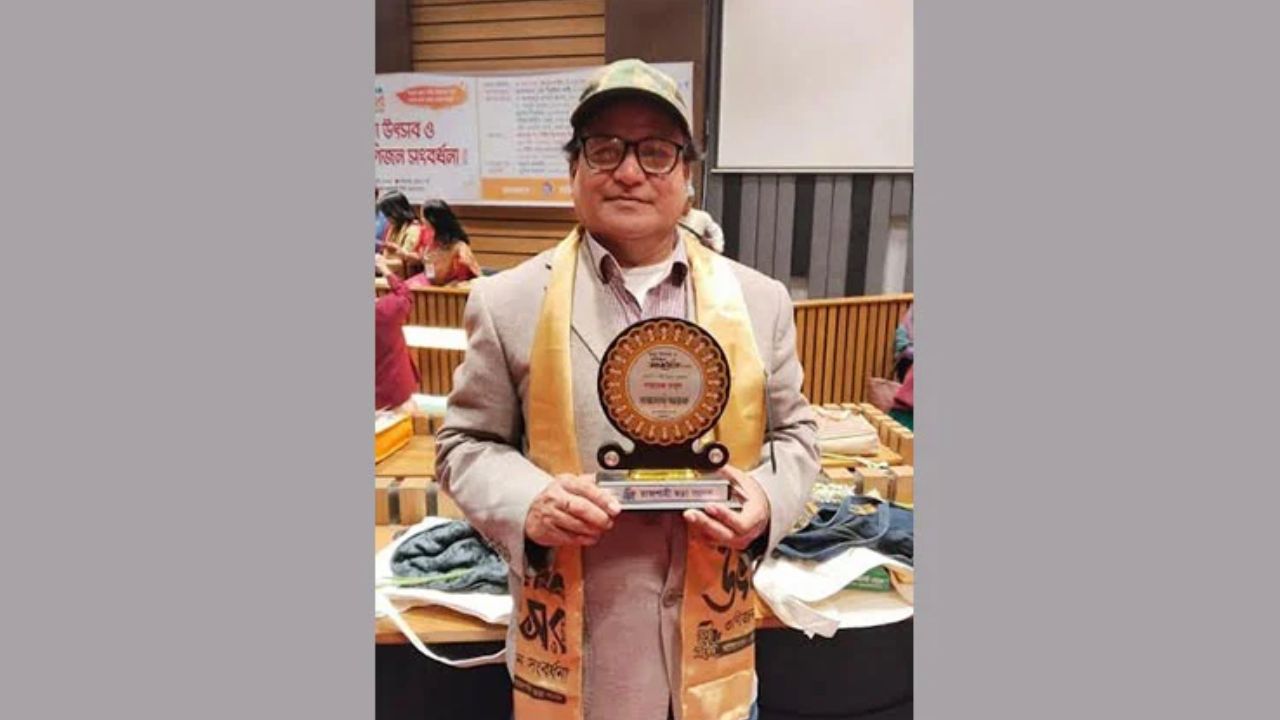 Prvez Babul receives ‘Rajshahi Chora Sangsad’ Award