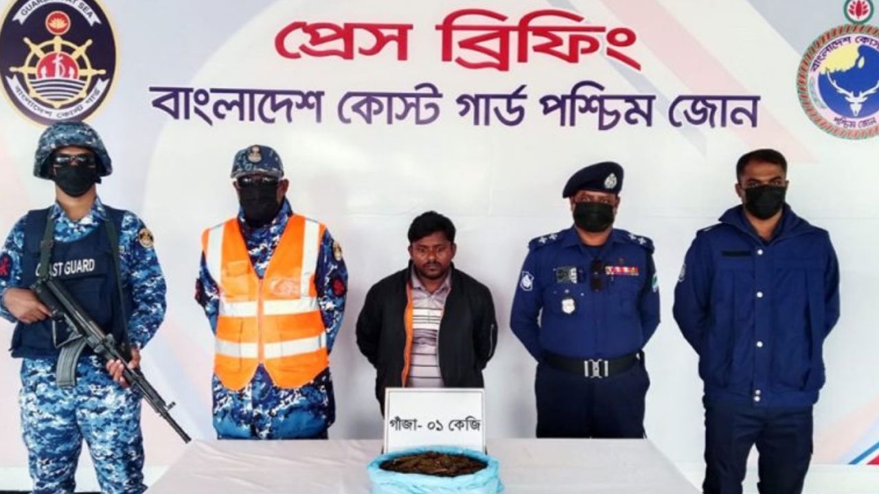 One held with 1kg cannabis in Mongla joint drive