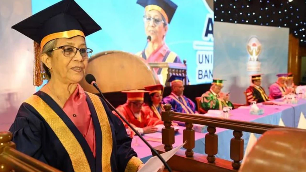 Farida Akhter urges students to uphold dignity, prestige of degrees