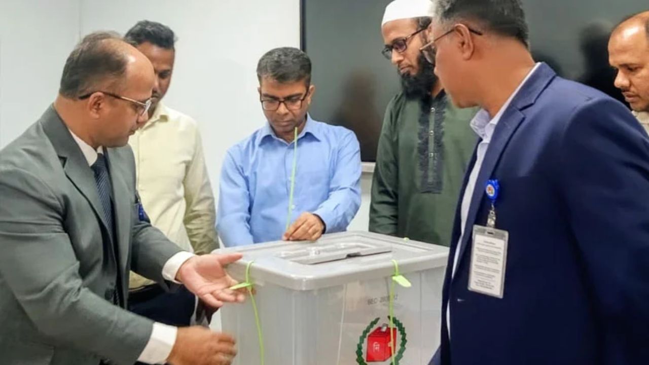 EC readies postal ballot boxes for Dhaka-13,15