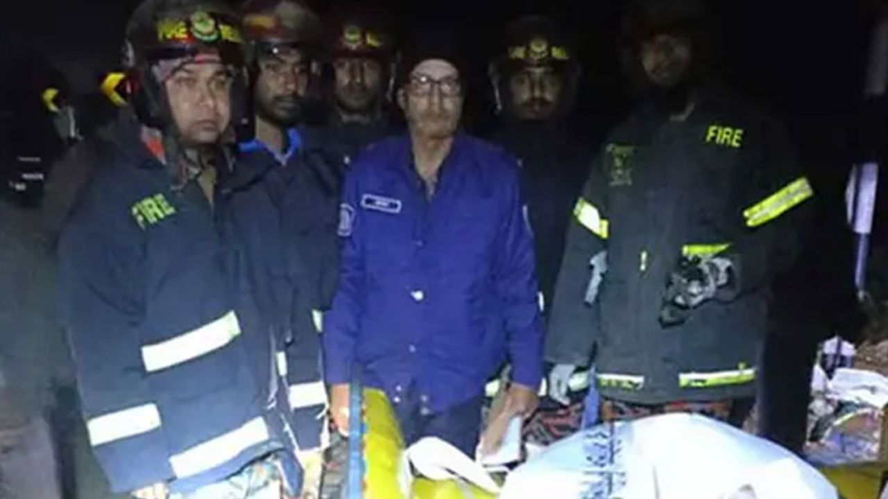 5 killed as dump truck runs over van in Naogaon