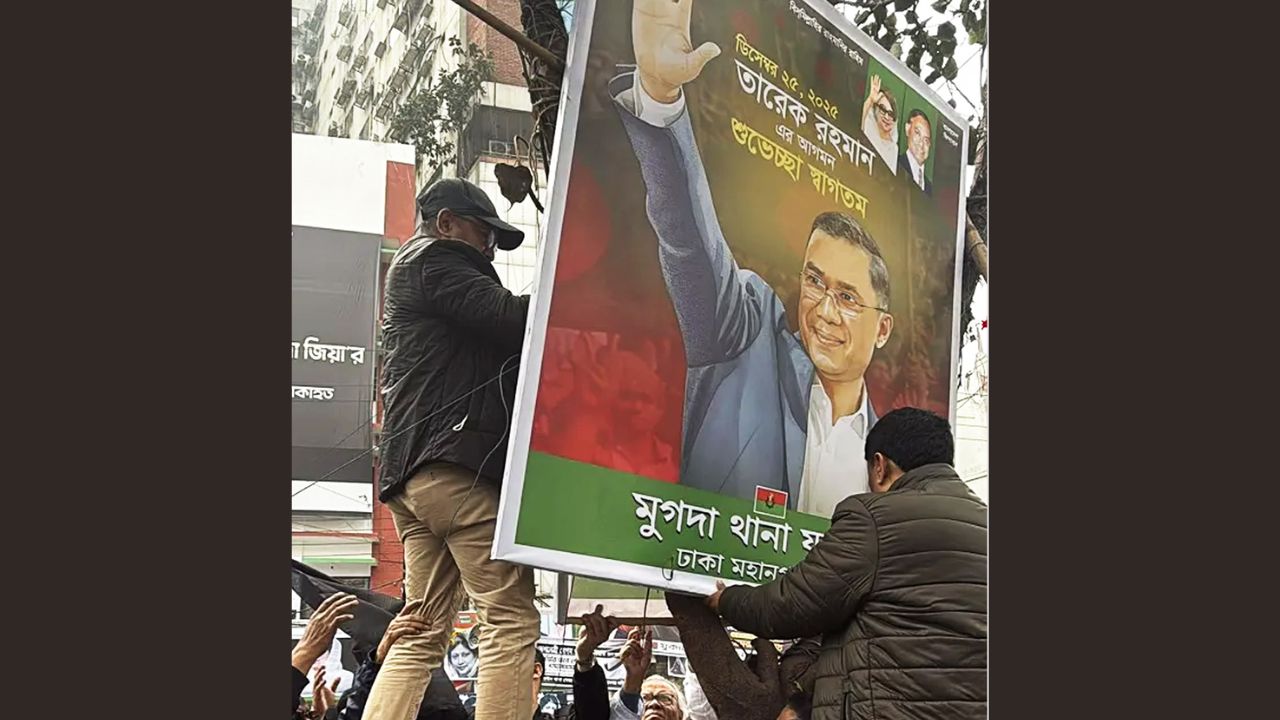 BNP begins removing banners, festoons from capital