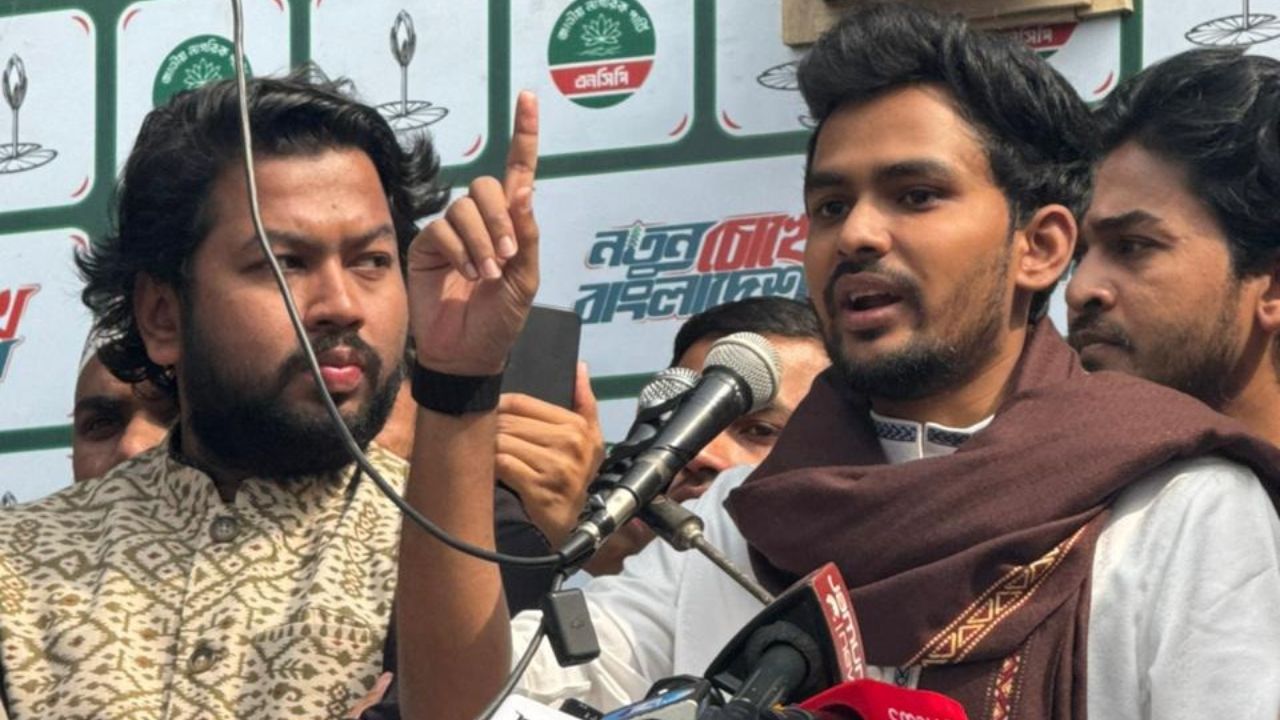 Asif slams dual citizen candidates, calls them ‘migratory birds’
