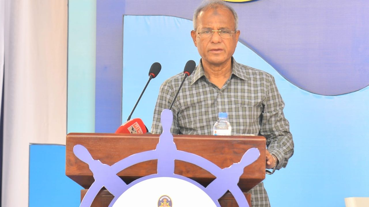 Strict action if law enforcers pursue political agendas: Adviser