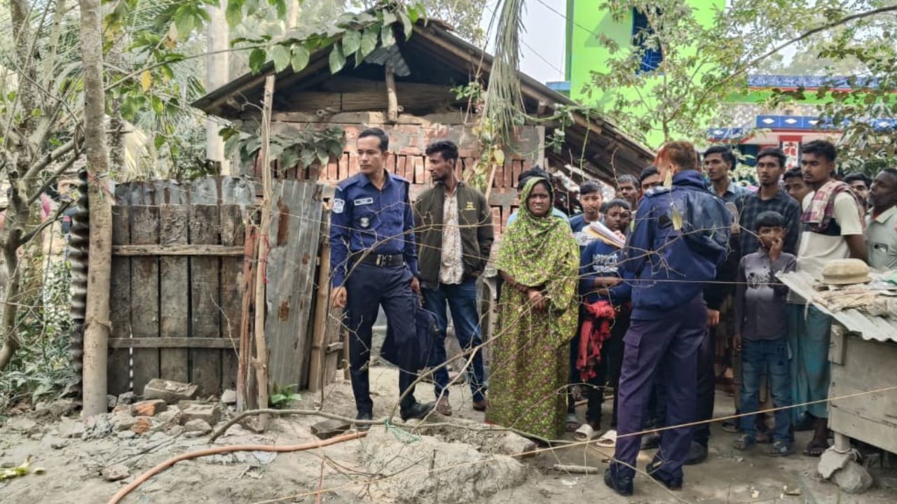 Two injured as a bomb buried underground explodes