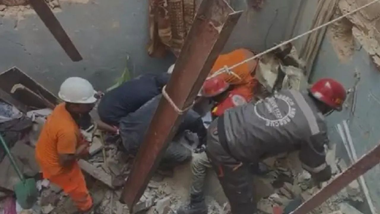 13 dead as Karachi building collapses in gas explosion