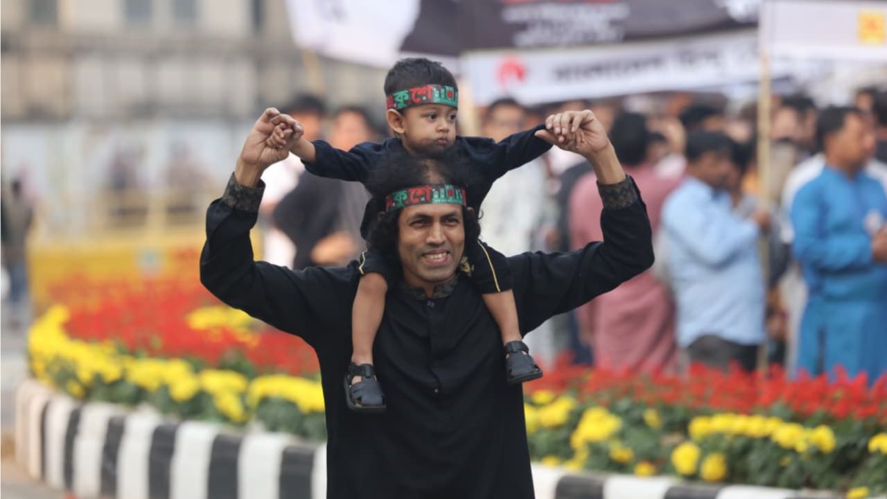 Nation pays solemn tribute to Language Martyrs