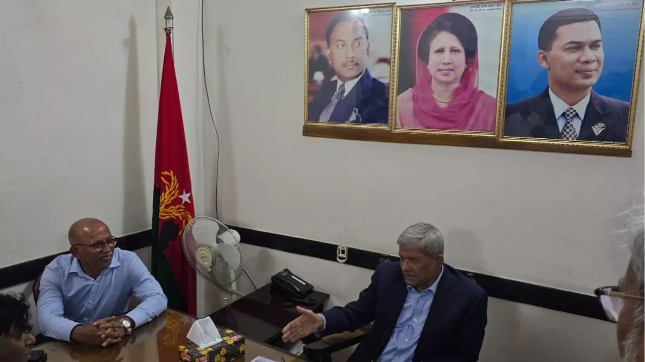 Fakhrul resumes office at BNP headquarters