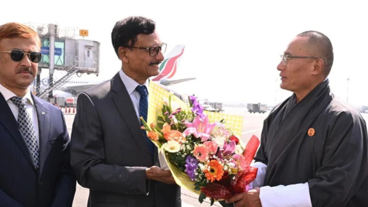 Touhid welcomes Bhutanese PM in Dhaka