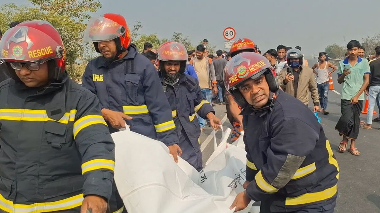 2 killed as motorcycle hits divider on Dhaka–Mawa Expressway