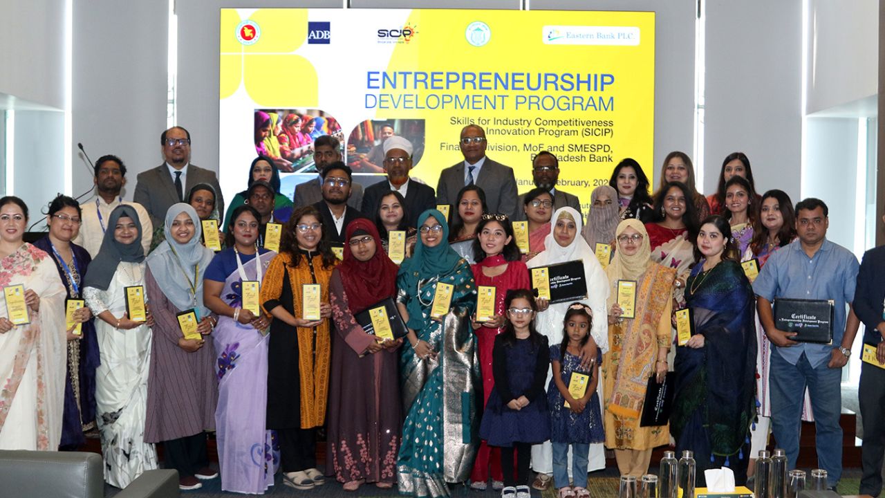 EBL awards certificates to entrepreneurs