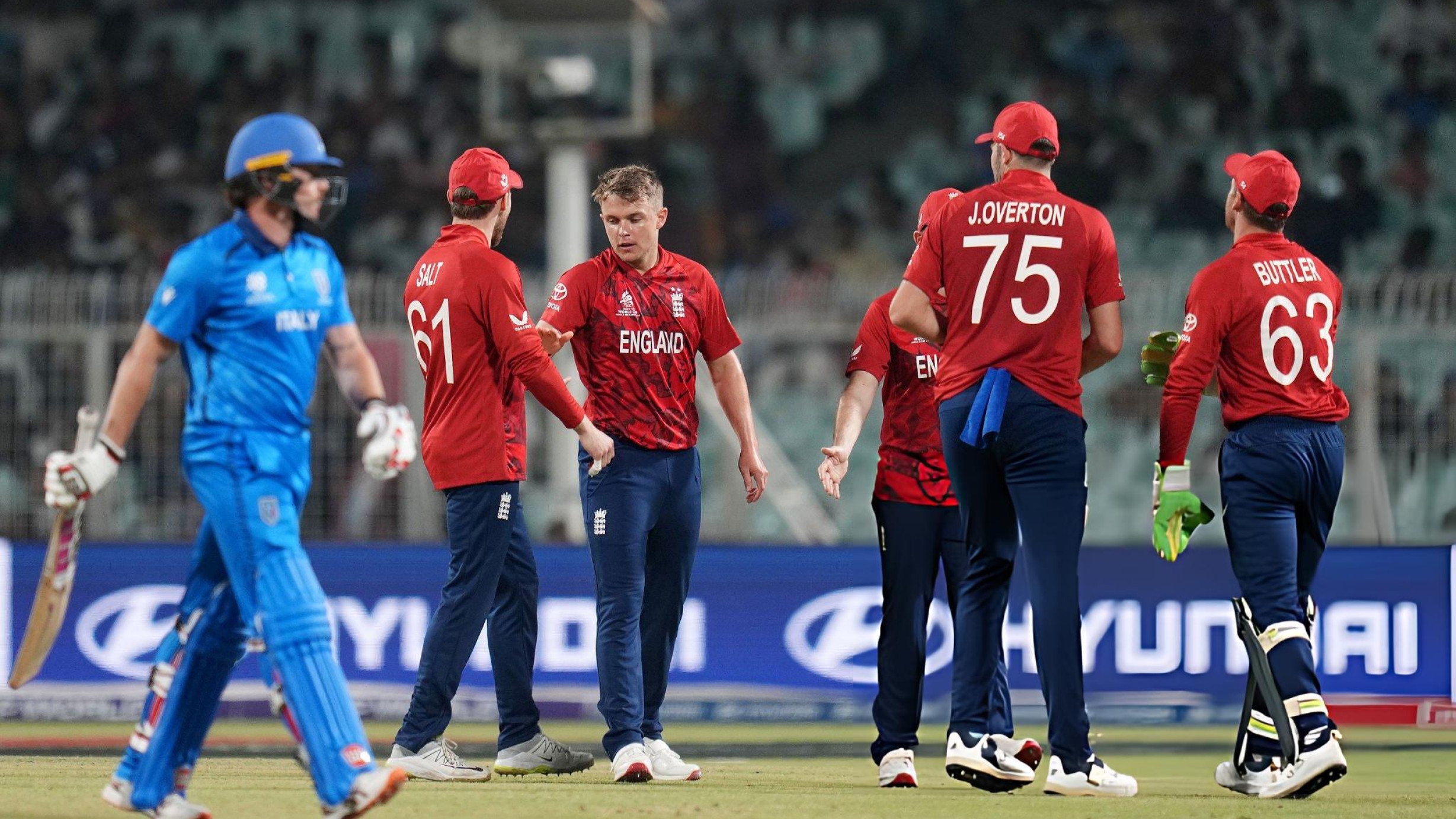 Italy impress, England hold on for fourth win