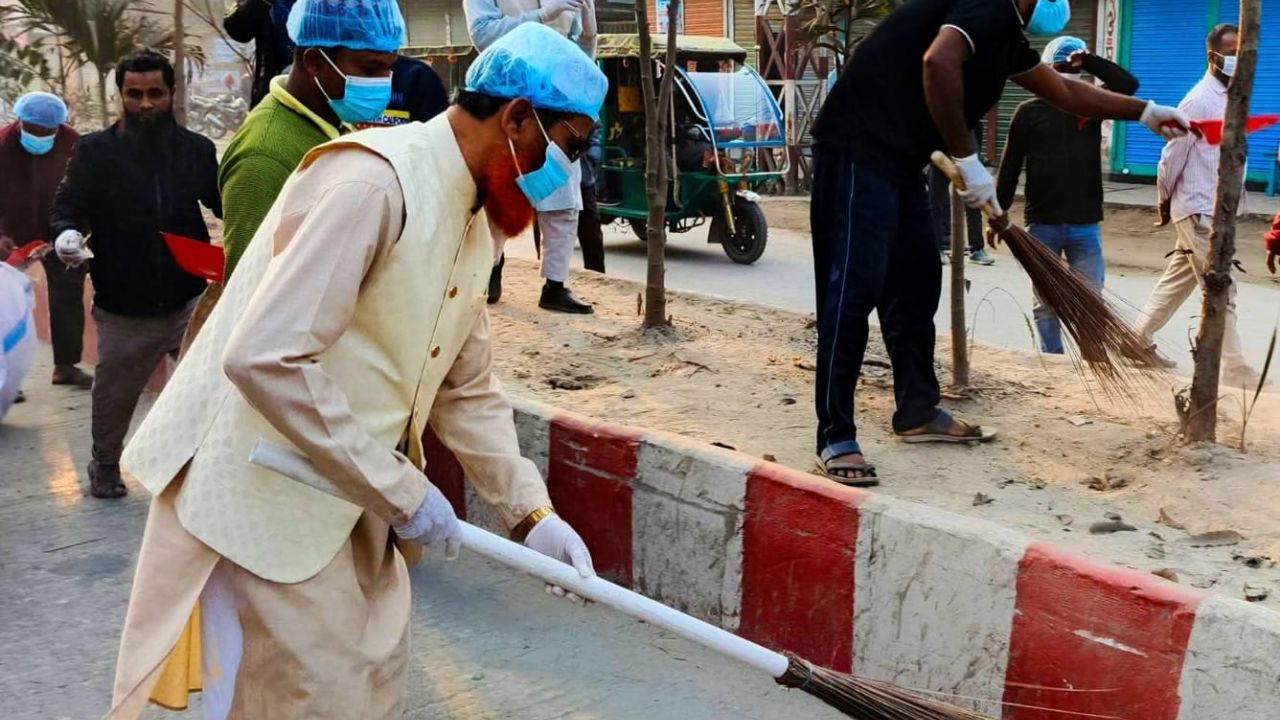 Jamaat MP Abdul Karim begins tenure with cleanliness drive