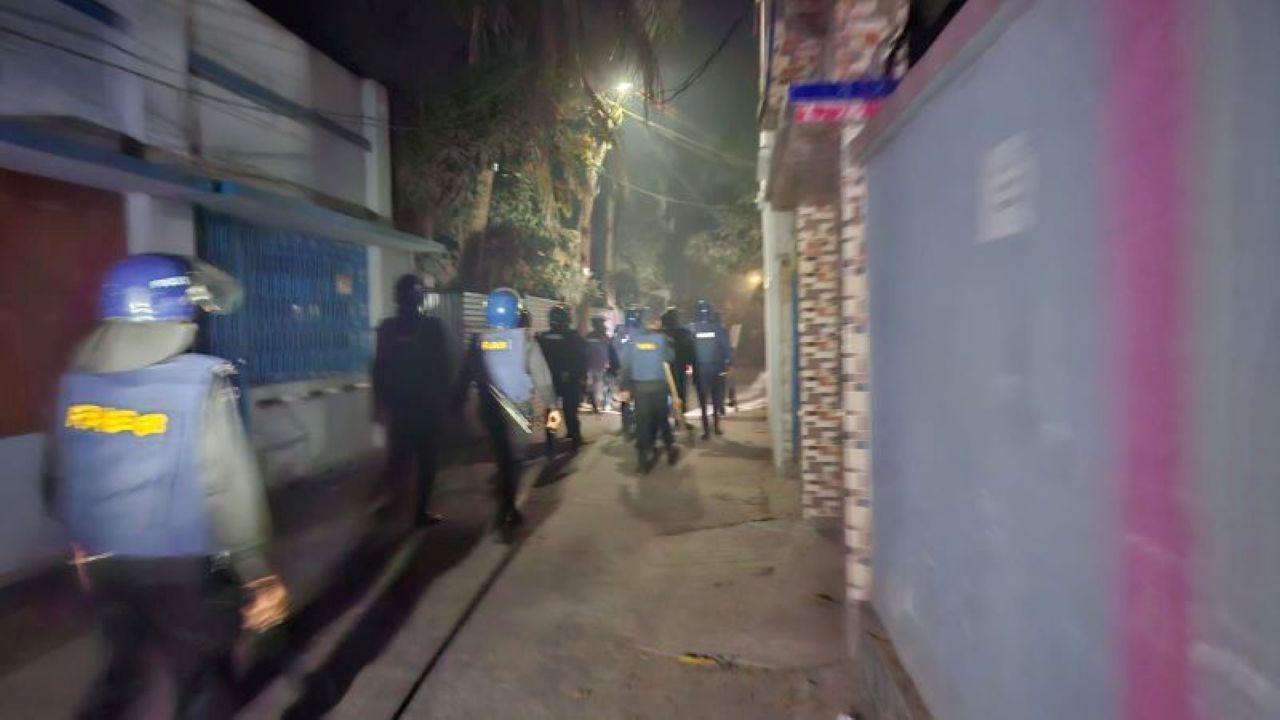 Clash, cocktail explosions spread panic in Madaripur