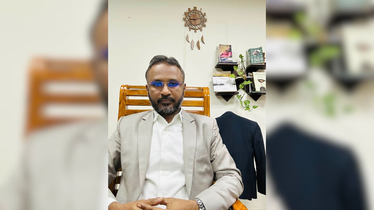Islamic University awards PhD in English