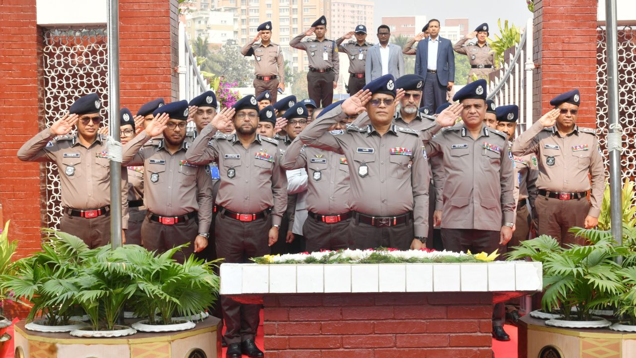 New IGP pays homage at Rajarbagh Police Memorial