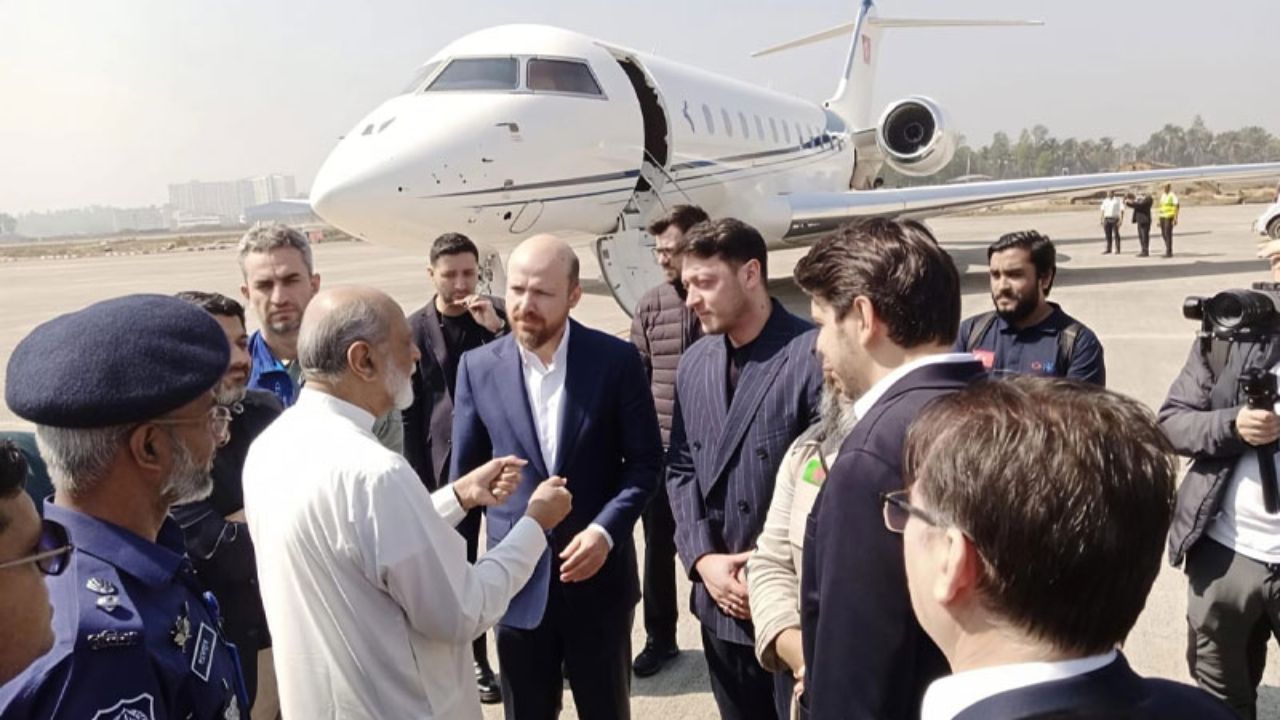 Özil, Bilal Erdoğan visit Rohingya camps in Cox’s Bazar