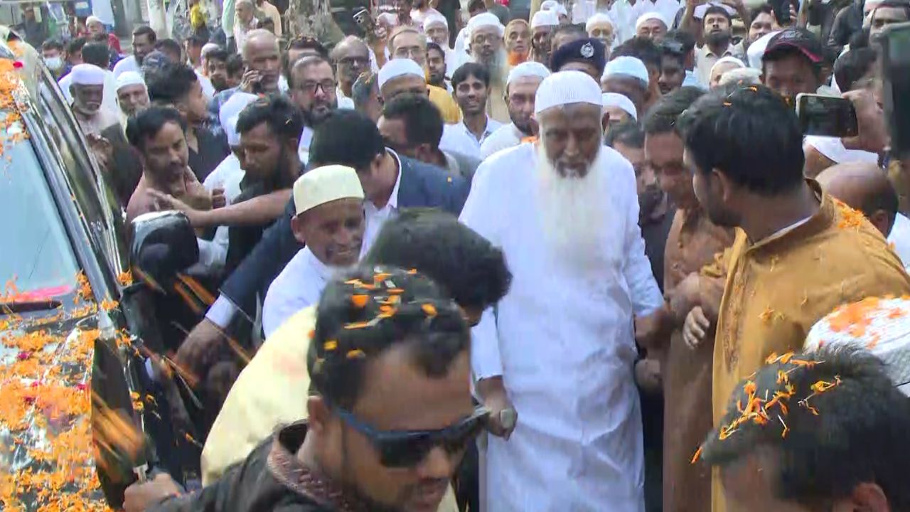 Govt committed to keeping commodity prices stable: Religious minister