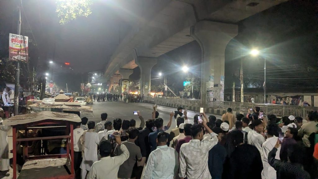 Inqilab Moncho clashes with police again Shahbagh protest