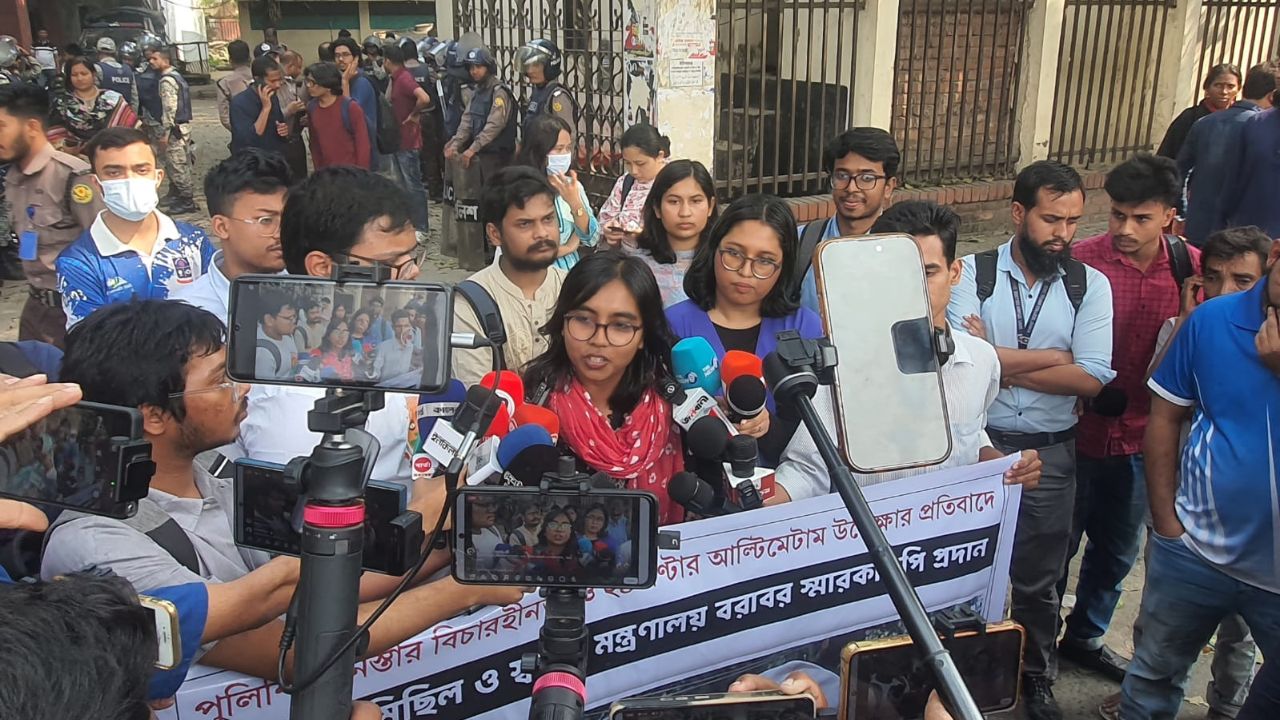 Students hold demo seeking DC Masud’s removal