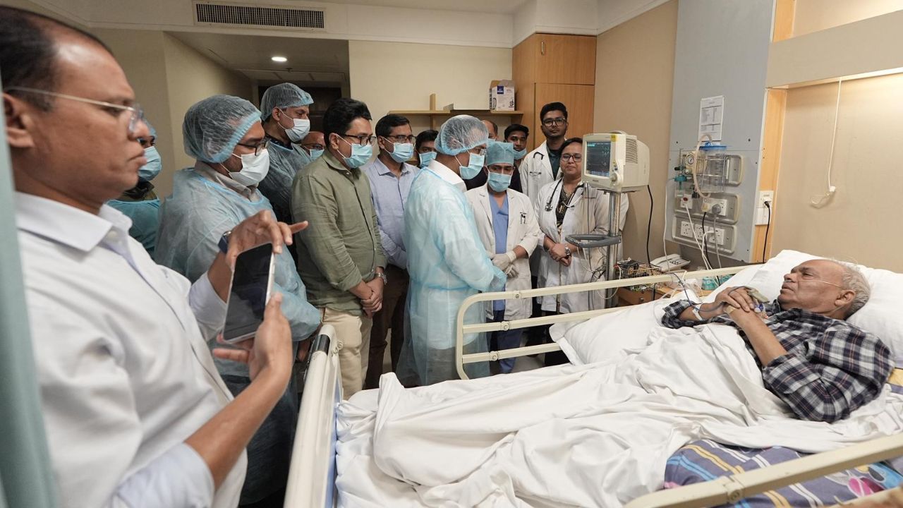 Tarique visits ailing Rizvi in hospital