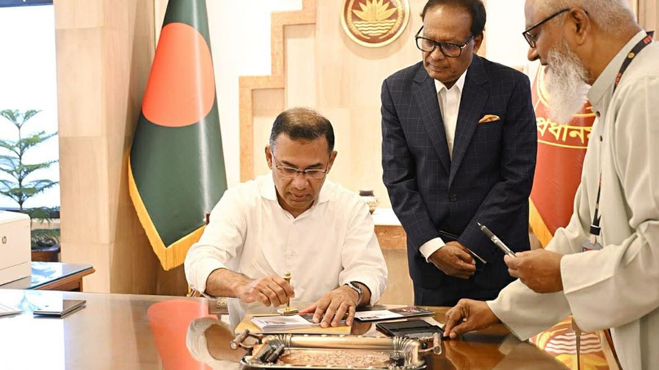 PM unveils language day commemorative stamp