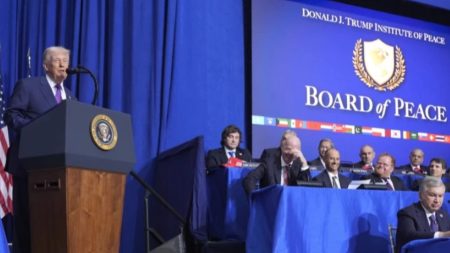 Trump threatens Iran