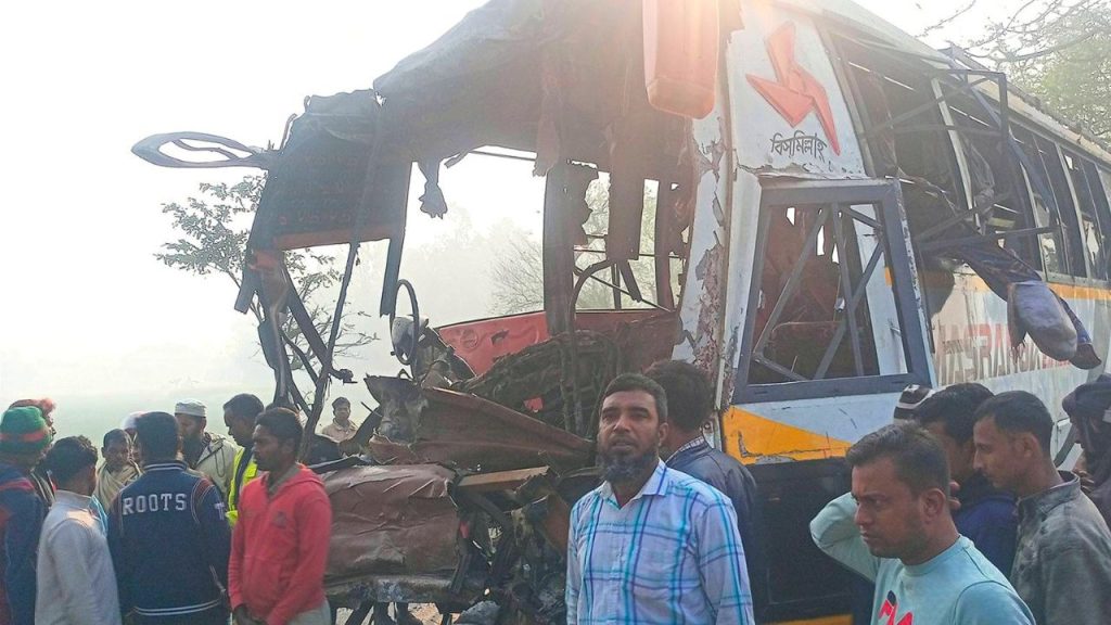 Collision between two buses leaves 4 dead in Pabna