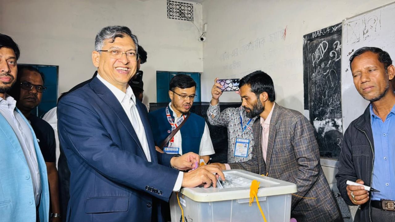 Salahuddin Ahmed casts vote in Cox’s Bazar