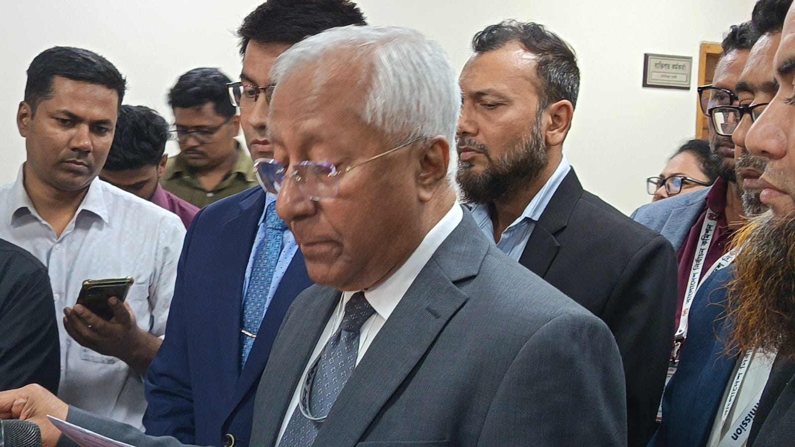Everyone, including voters, allowed cellphones in booth: EC secy