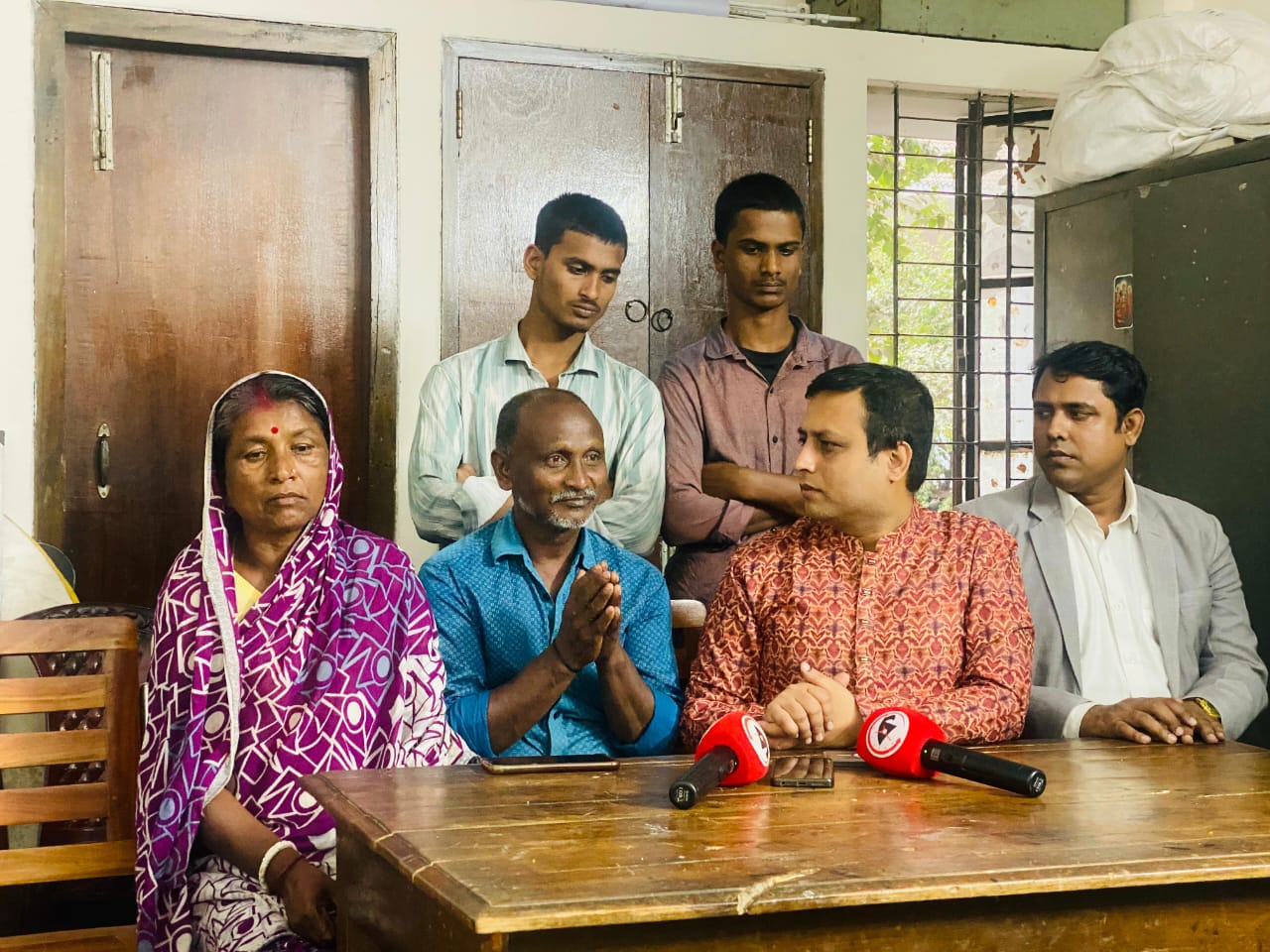 Govt donates Tk25 lakh to family of deceased Dipu Das