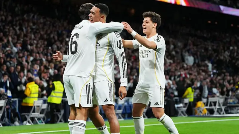 Vinicius double fires Real Madrid to 4-1 win over Real Sociedad