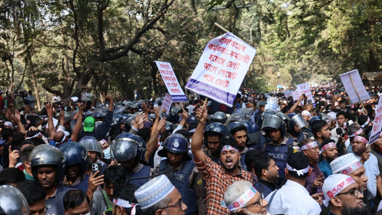 35 injured in clashes with police during protest