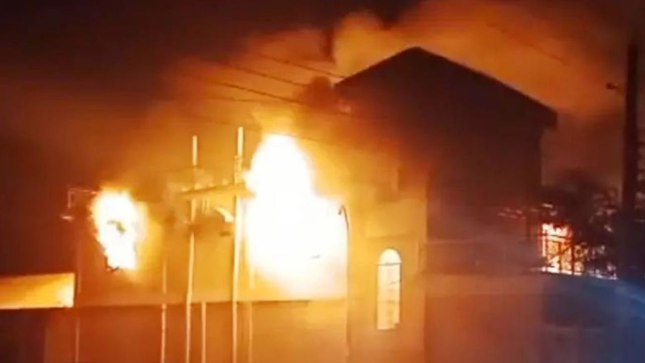 Fire at Jamaat-e-Islami office in Jhalakathi
