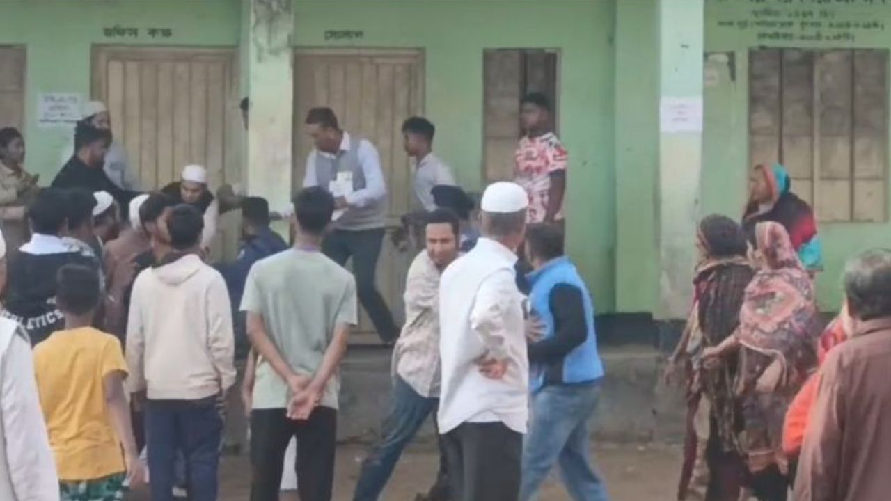 Clash erupts between supporters of Junaid, Rumeen in B’baria-2