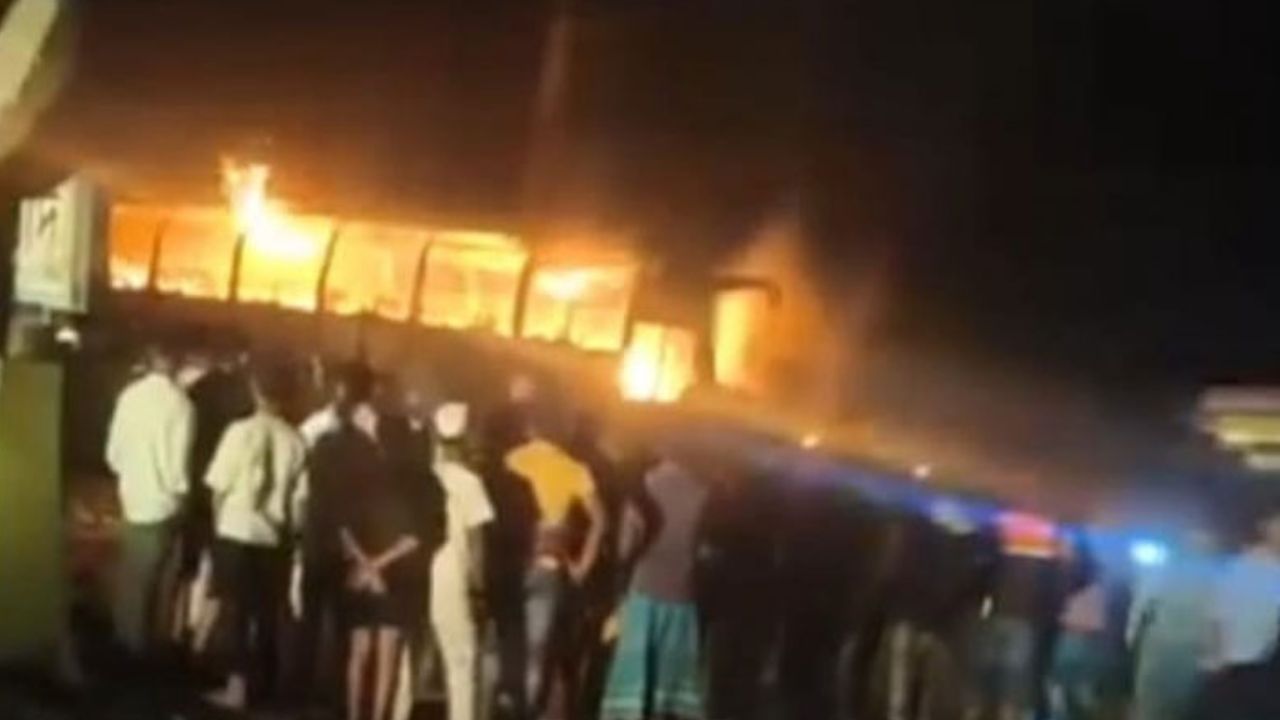 Fire engulfs three passenger buses in Chandpur