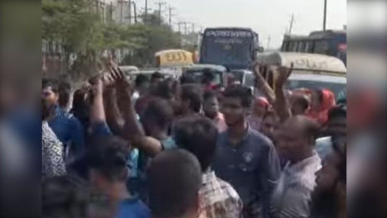 Garments workers block Dhaka-Sylhet highway over unpaid wages