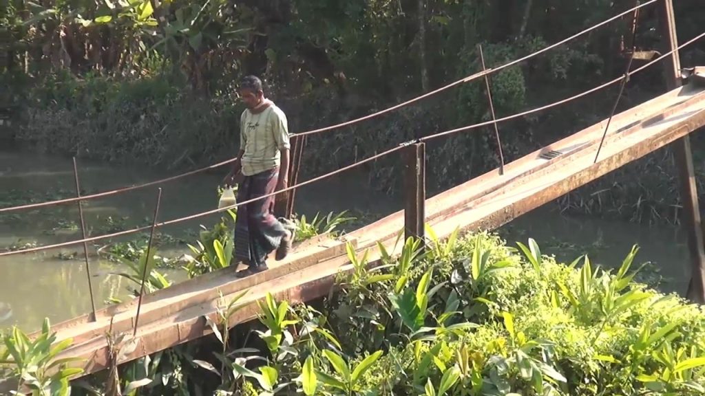 Half-built bridge leaves thousands stranded