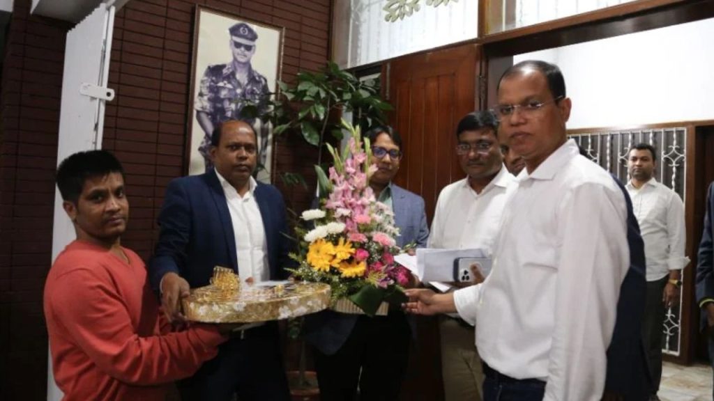 Mamata sends sweets, flowers to Tarique Mamata Banerjee floral tributes