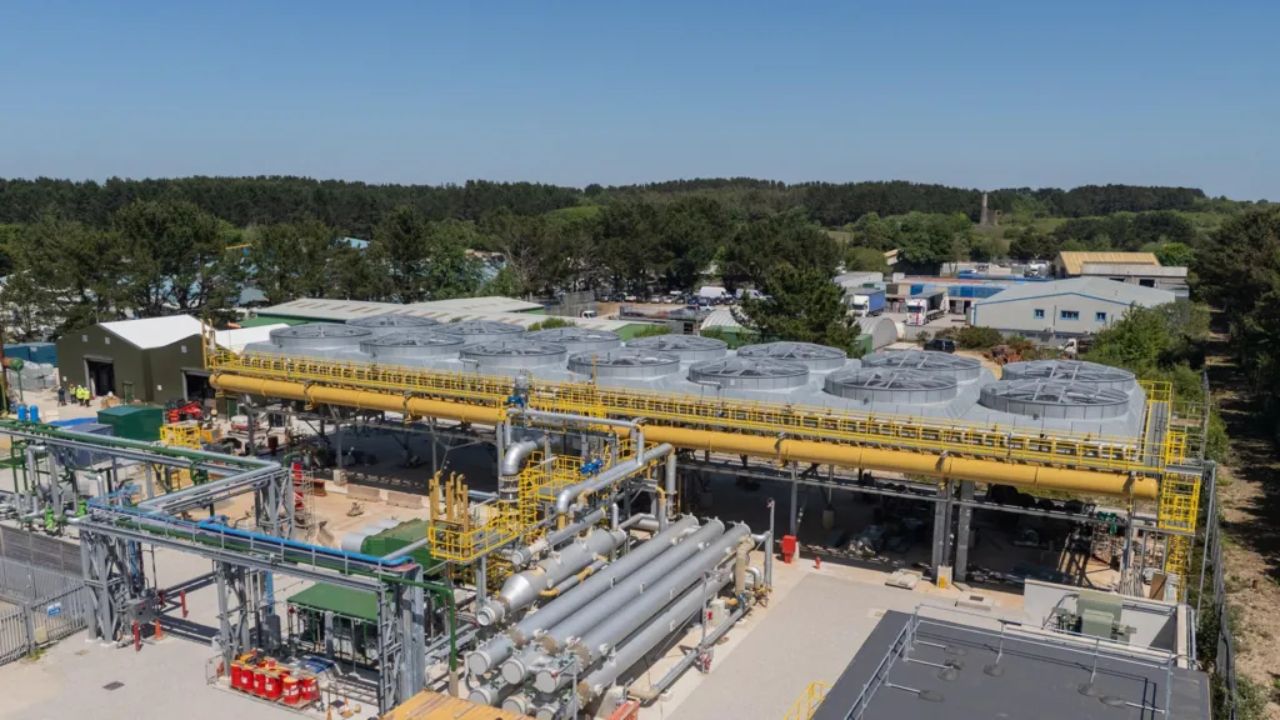 UK’s first geothermal plant begins power generation