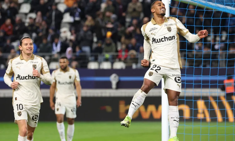 Lens hit five to reclaim summit, Marseille punished in stoppage time
