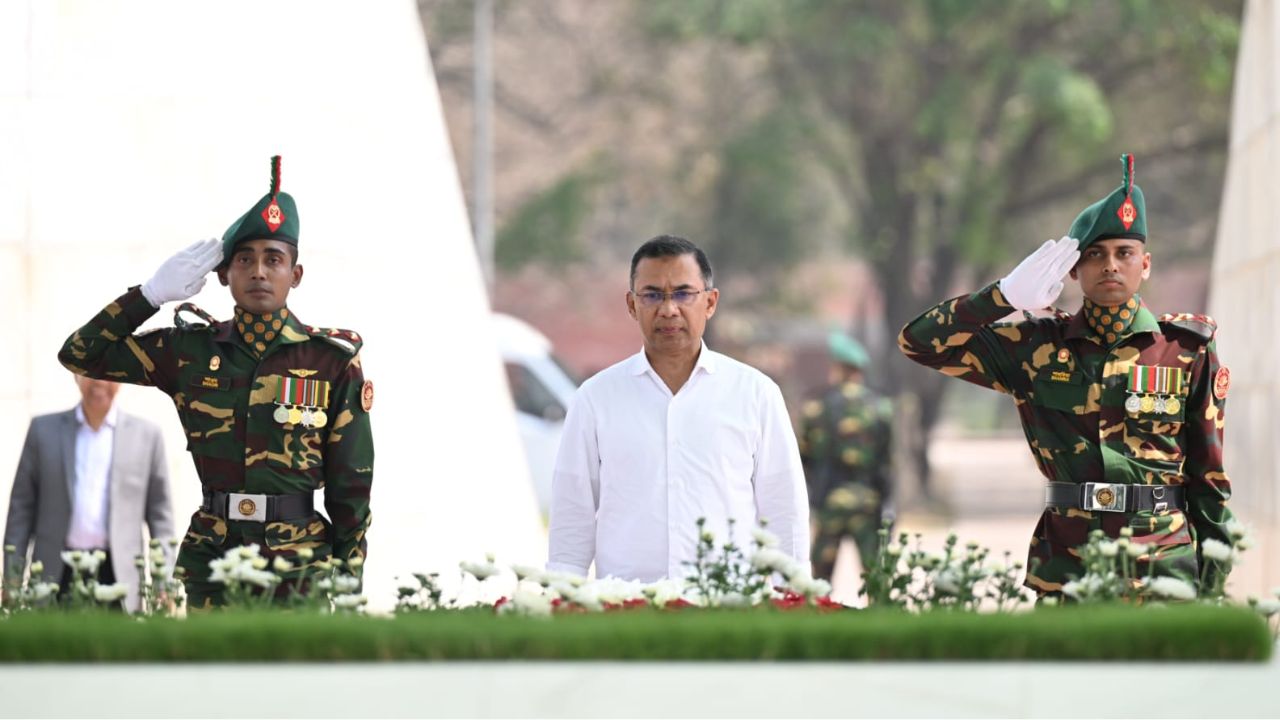 PM Tarique Rahman pays tribute to parents’ graveside