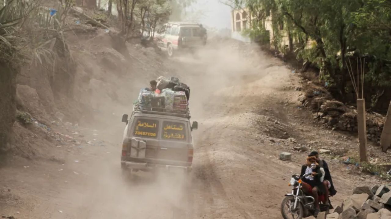16 killed as bus and truck collide in southern Yemen