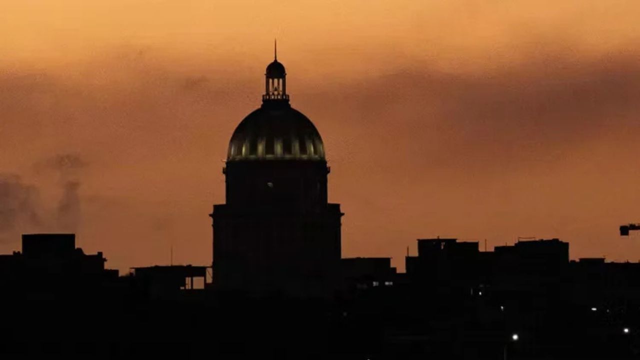 Cuba hit by massive blackout