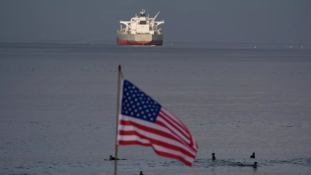 US relaxes Russia oil curbs to stabilise markets