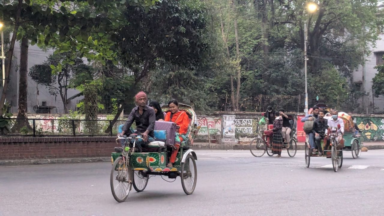 DU students head home for Eid holidays