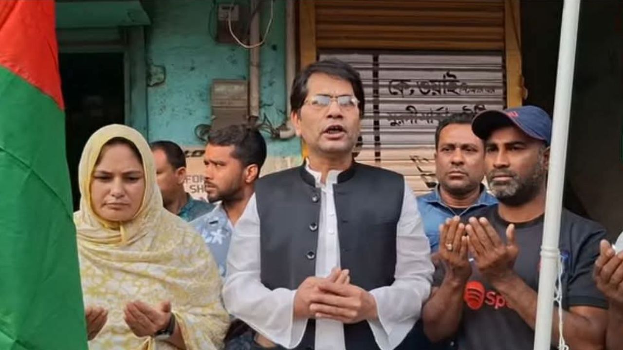 Awami League leaders raise flags at Magura party office