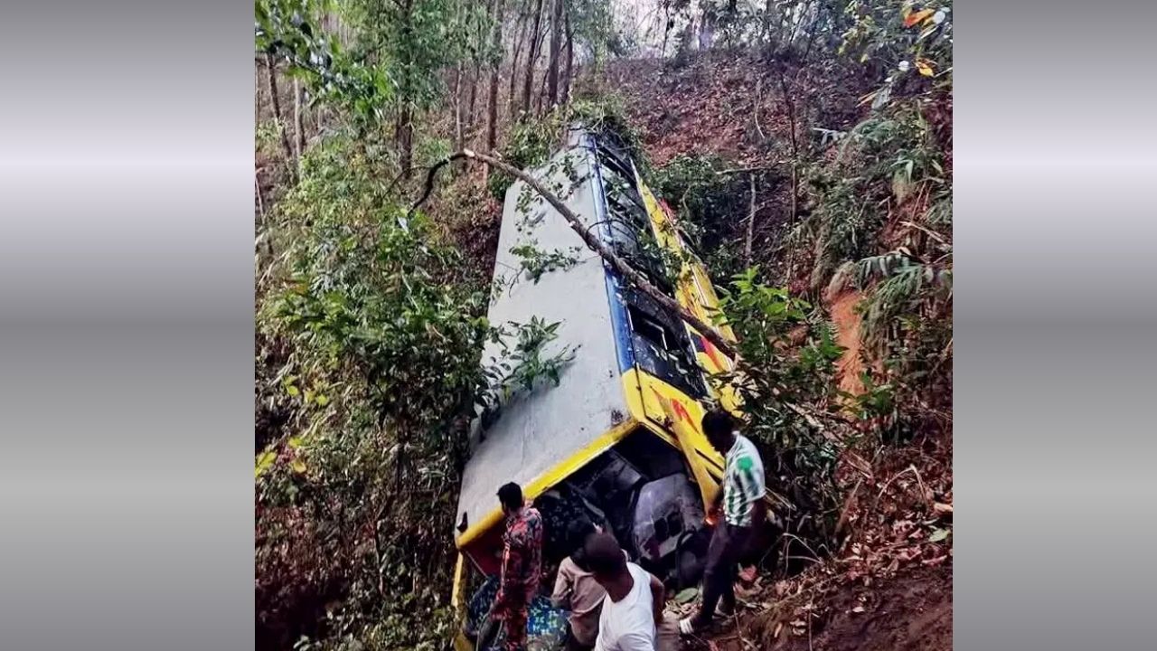20 injured in Bandarban road crash