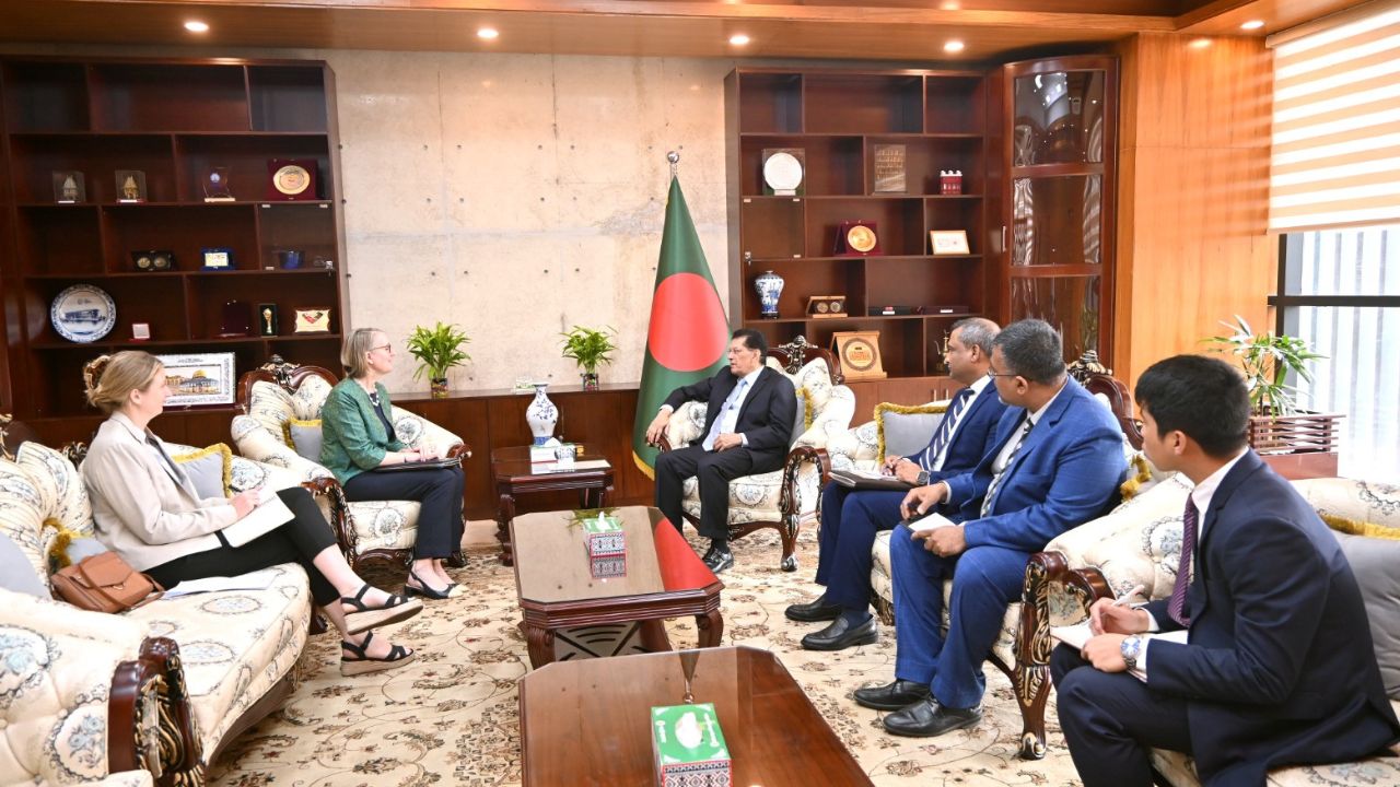 Khalilur Rahman, Sarah Cooke discuss expanding ties